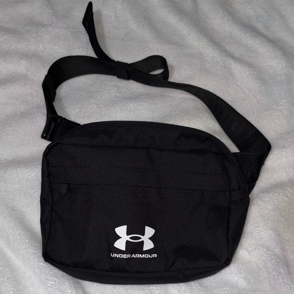Under Armour Loudon Crossbody Waist bag in Black Polyester unisex